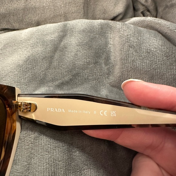 Prada sunglasses. Prescription but original lenses included. - Picture 8 of 15